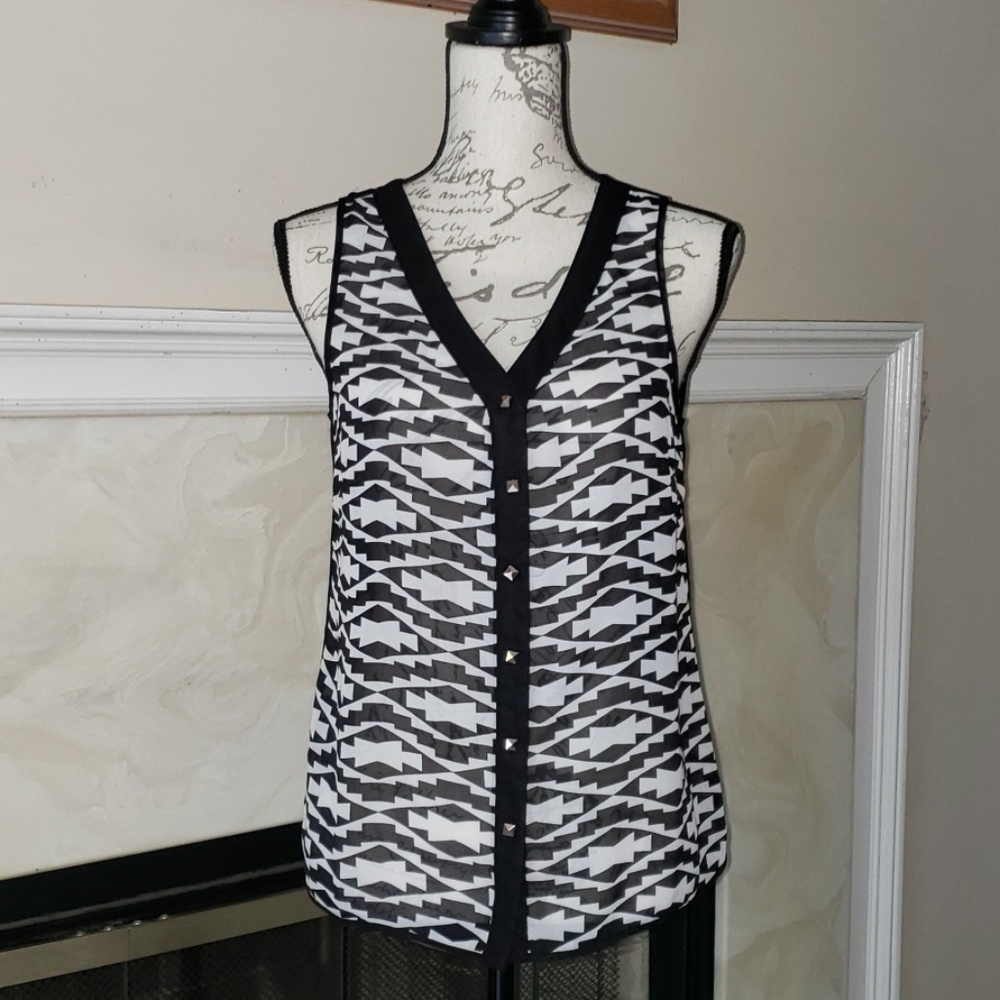 GUC♡ SLEEVELESS BUTTON DOWN BLOUSE